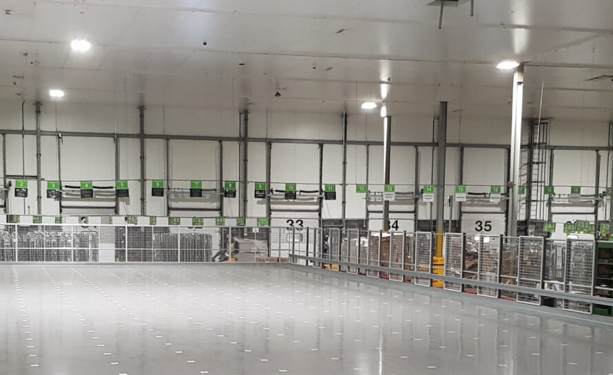 How AMRs and AGVs header